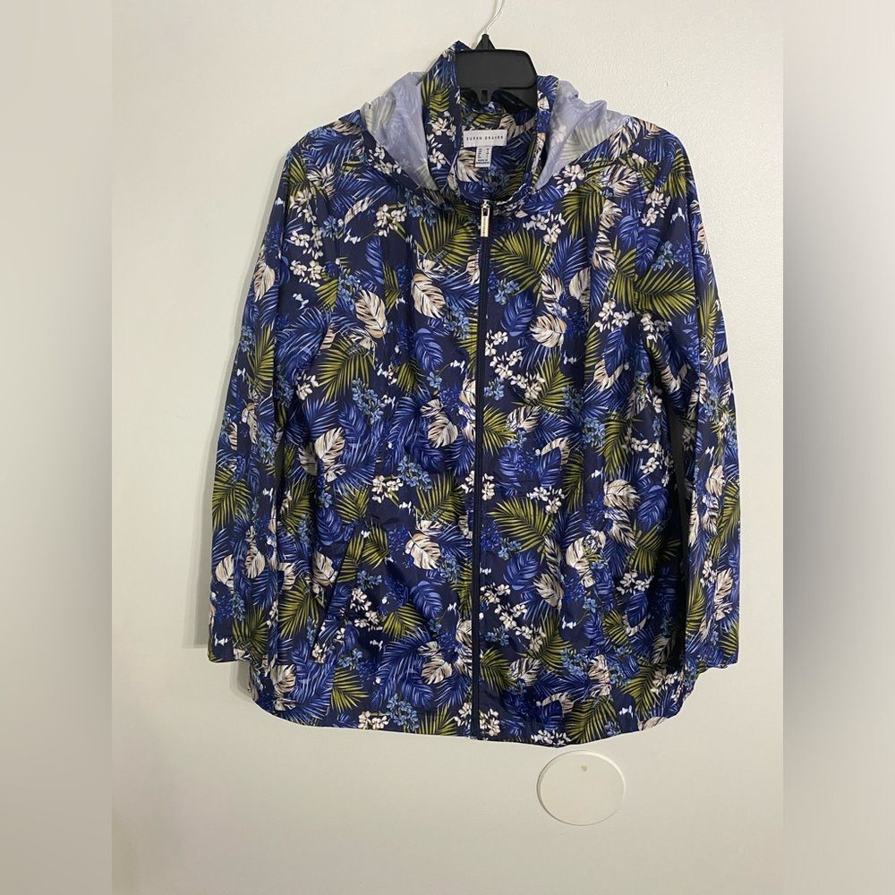 Susan Graver New without tags Blue Floral hooded rain jacket Size Medium